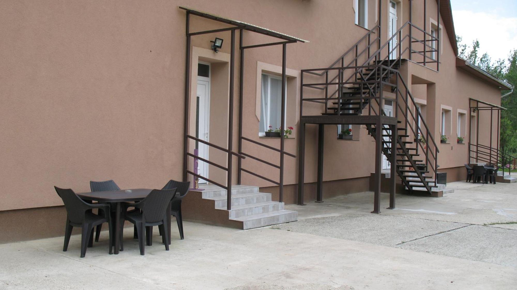 Izisz Apartman Matraterenye Exteriör bild
